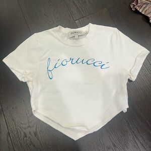 Cropped v shape shirt